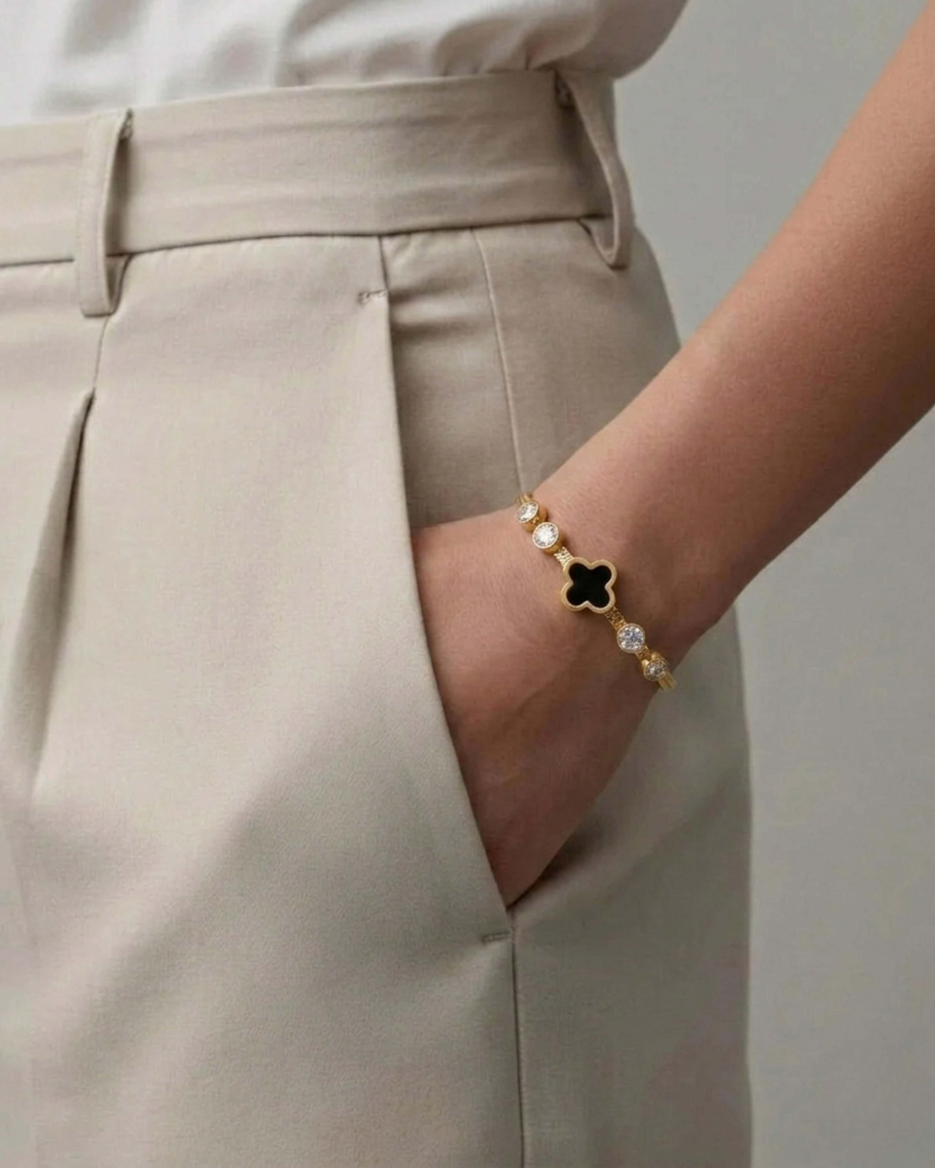 Noir Clover Bracelet