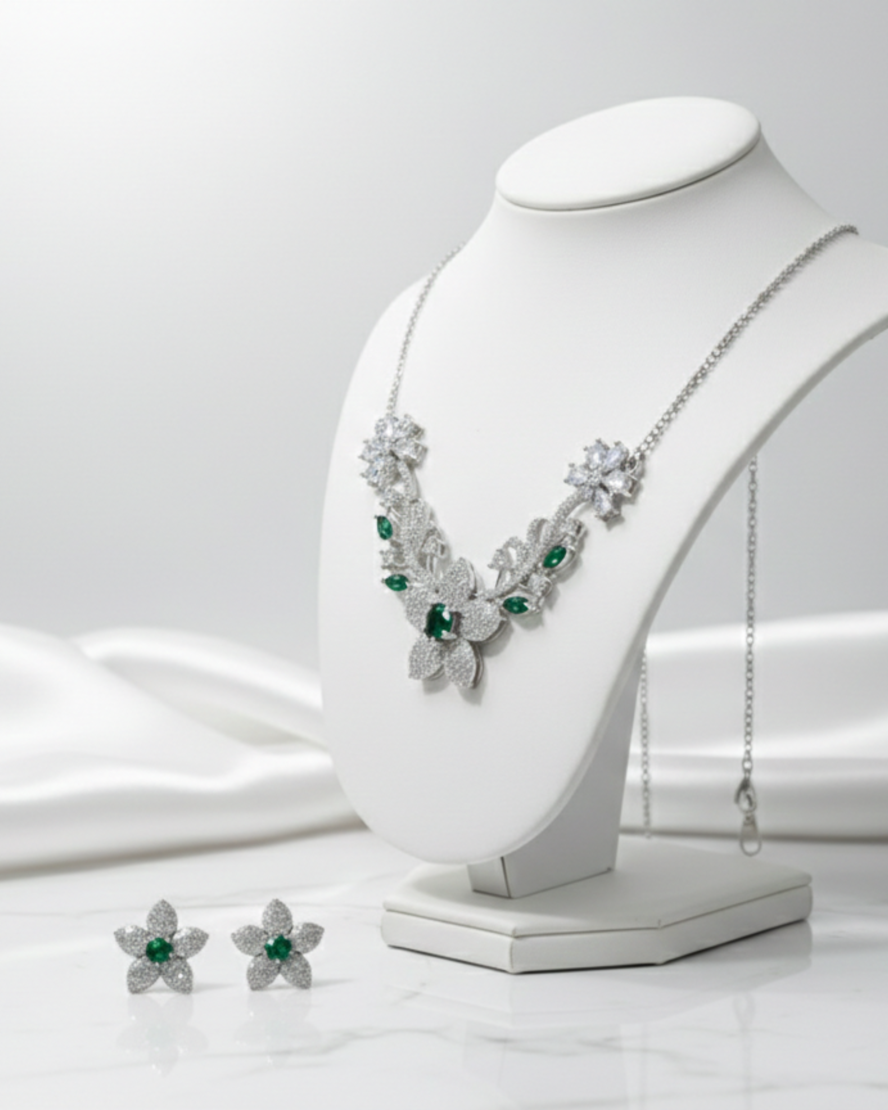 Zarmay Silver-Emerald Necklace Set