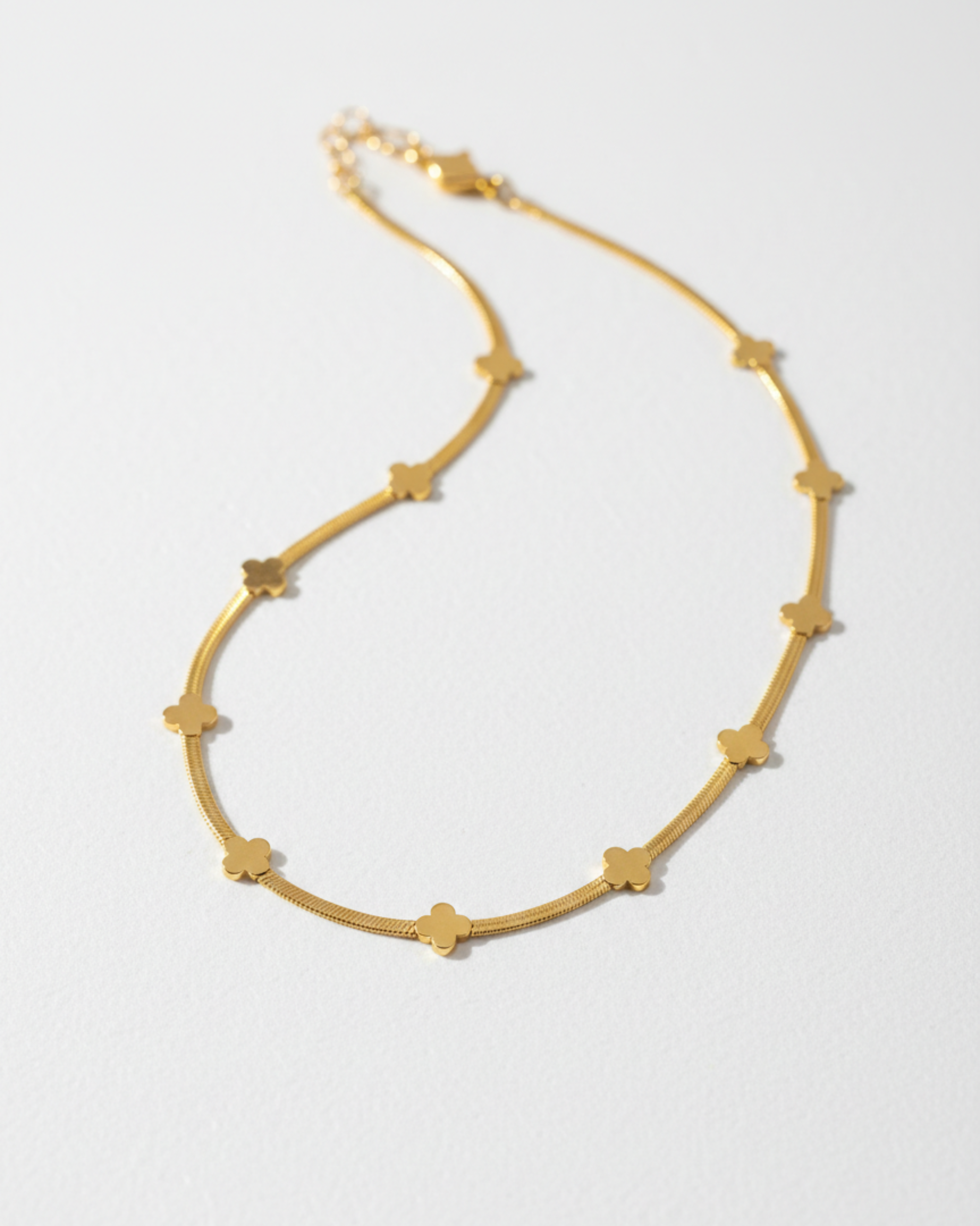 Golden Clover Serpentine Necklace