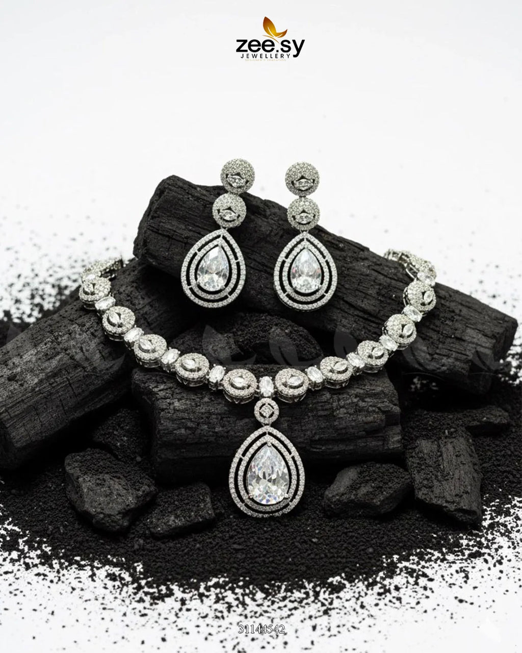 Elegant Heart Cluster Necklace Set