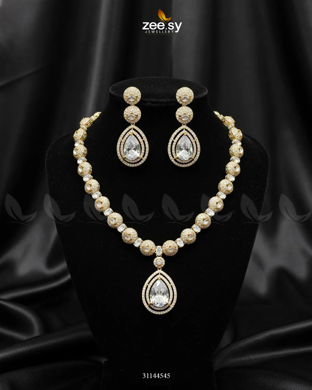 Elegant Heart Cluster Necklace Set