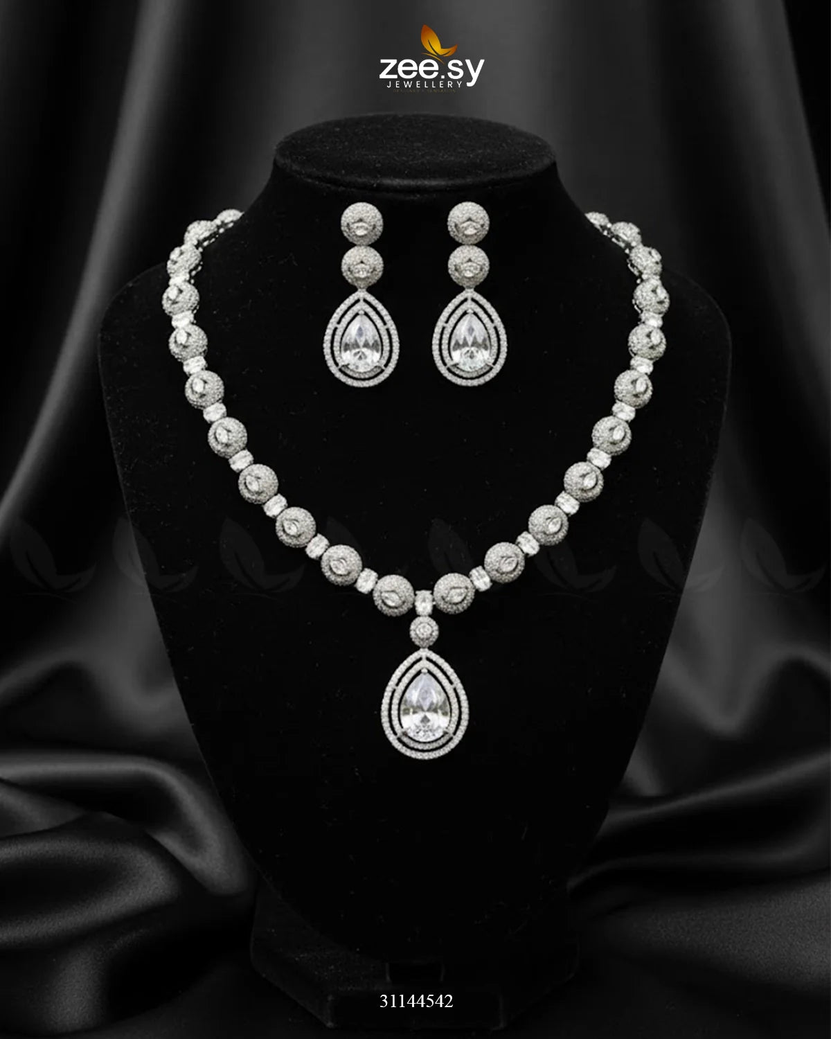 Elegant Heart Cluster Necklace Set