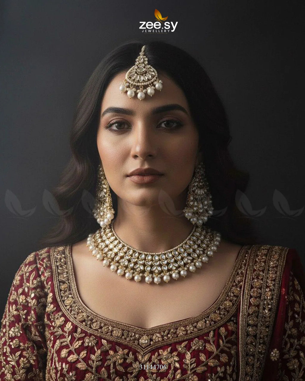 Eminet Braod Gilded Necklace Set