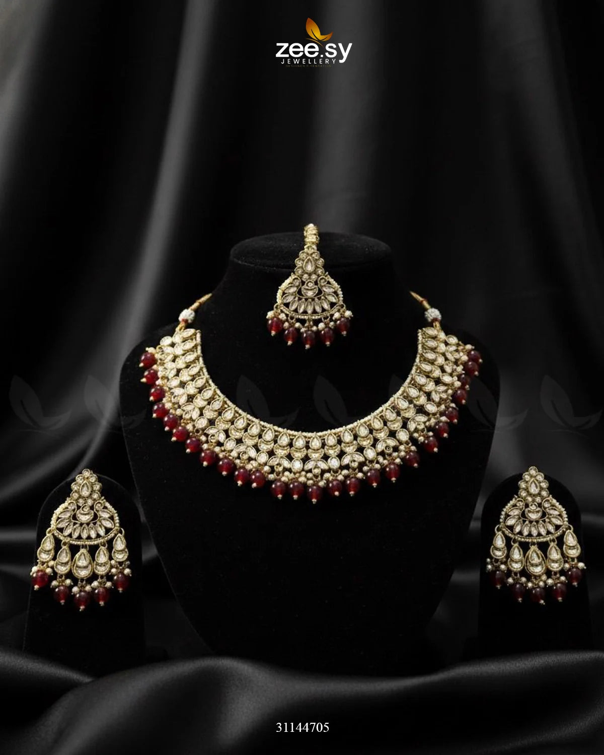 Eminet Braod Gilded Necklace Set