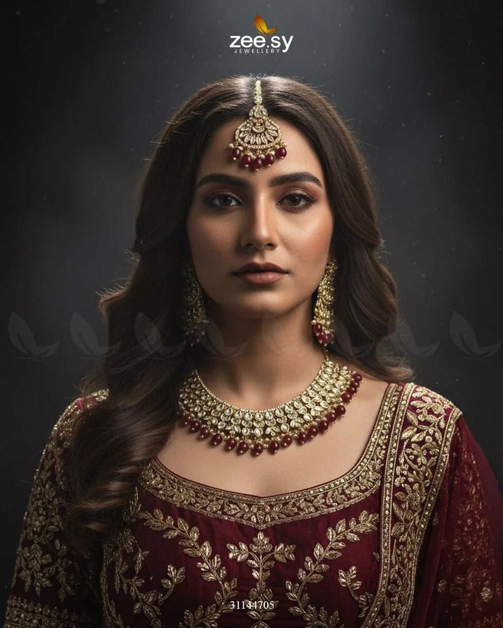 Eminet Braod Gilded Necklace Set