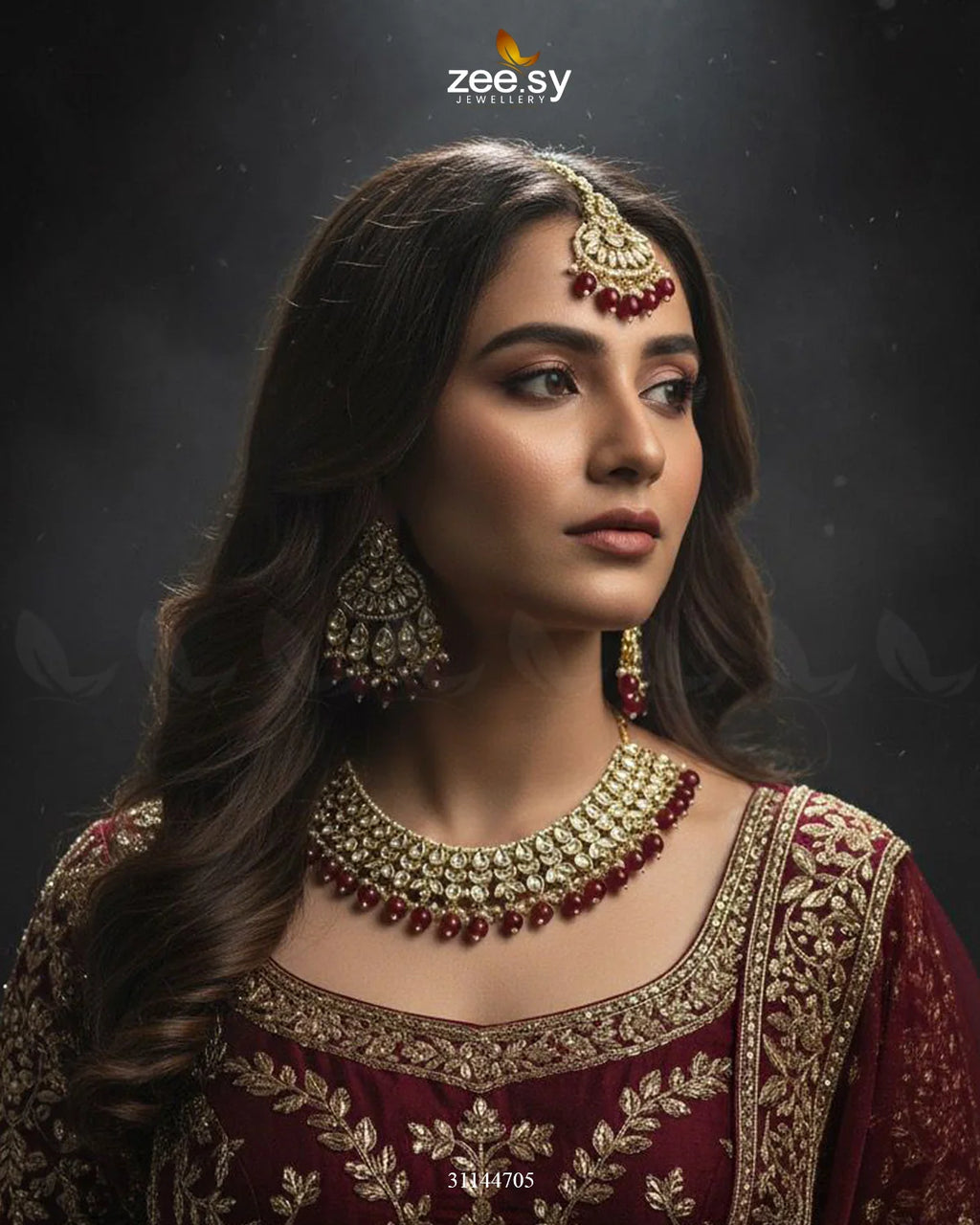 Eminet Braod Gilded Necklace Set