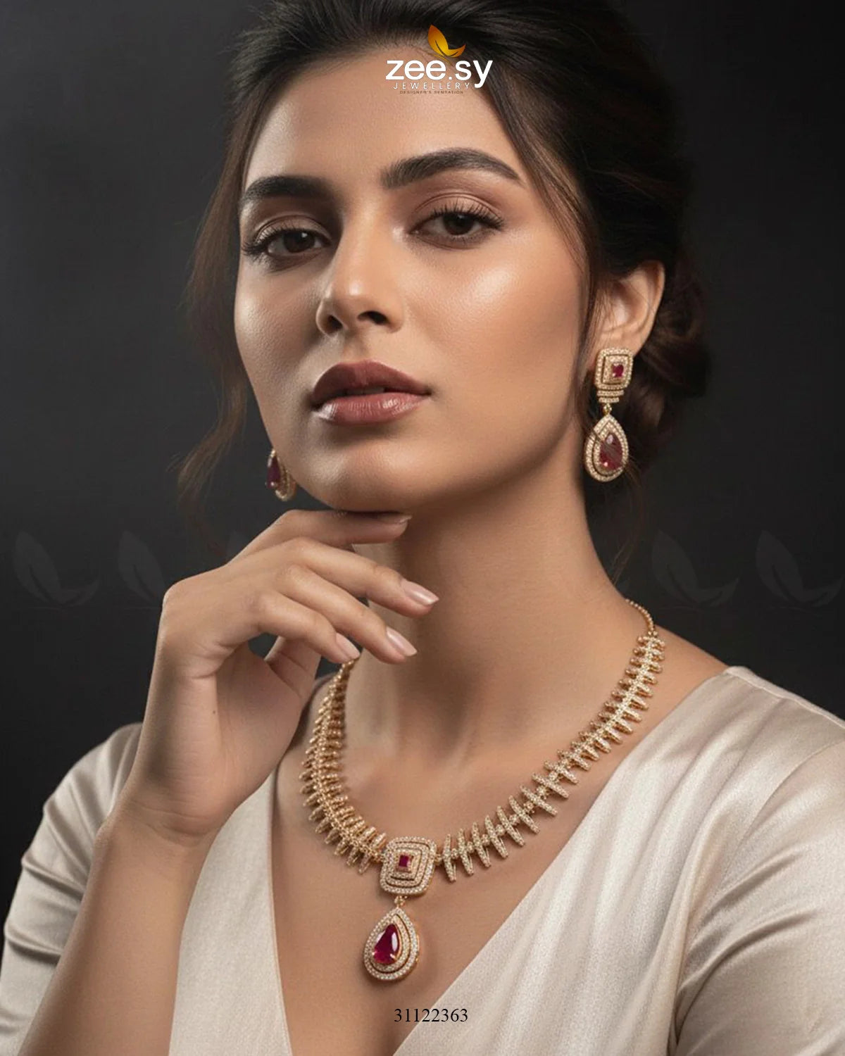 Kavita Art Oval Crystal Necklace Set