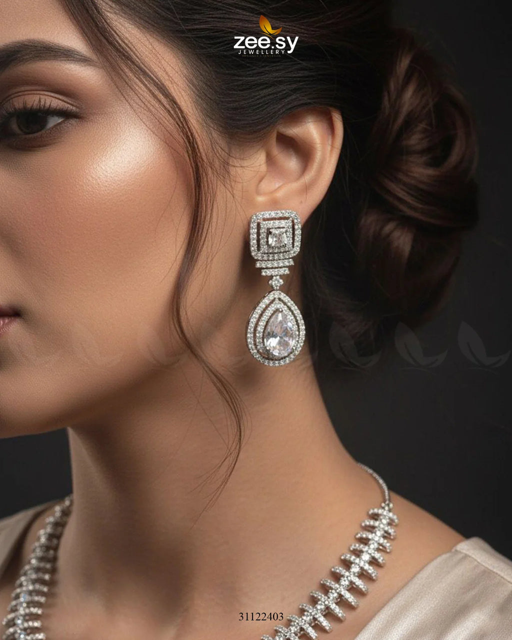 Kavita Art Oval Crystal Necklace Set