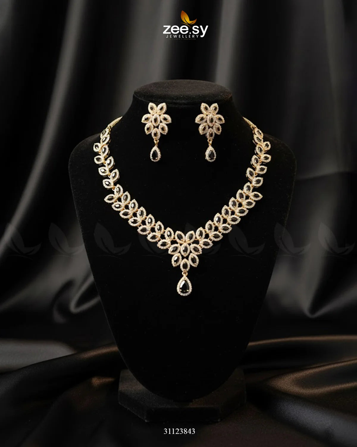 Rich Heritage Stream Necklace Set