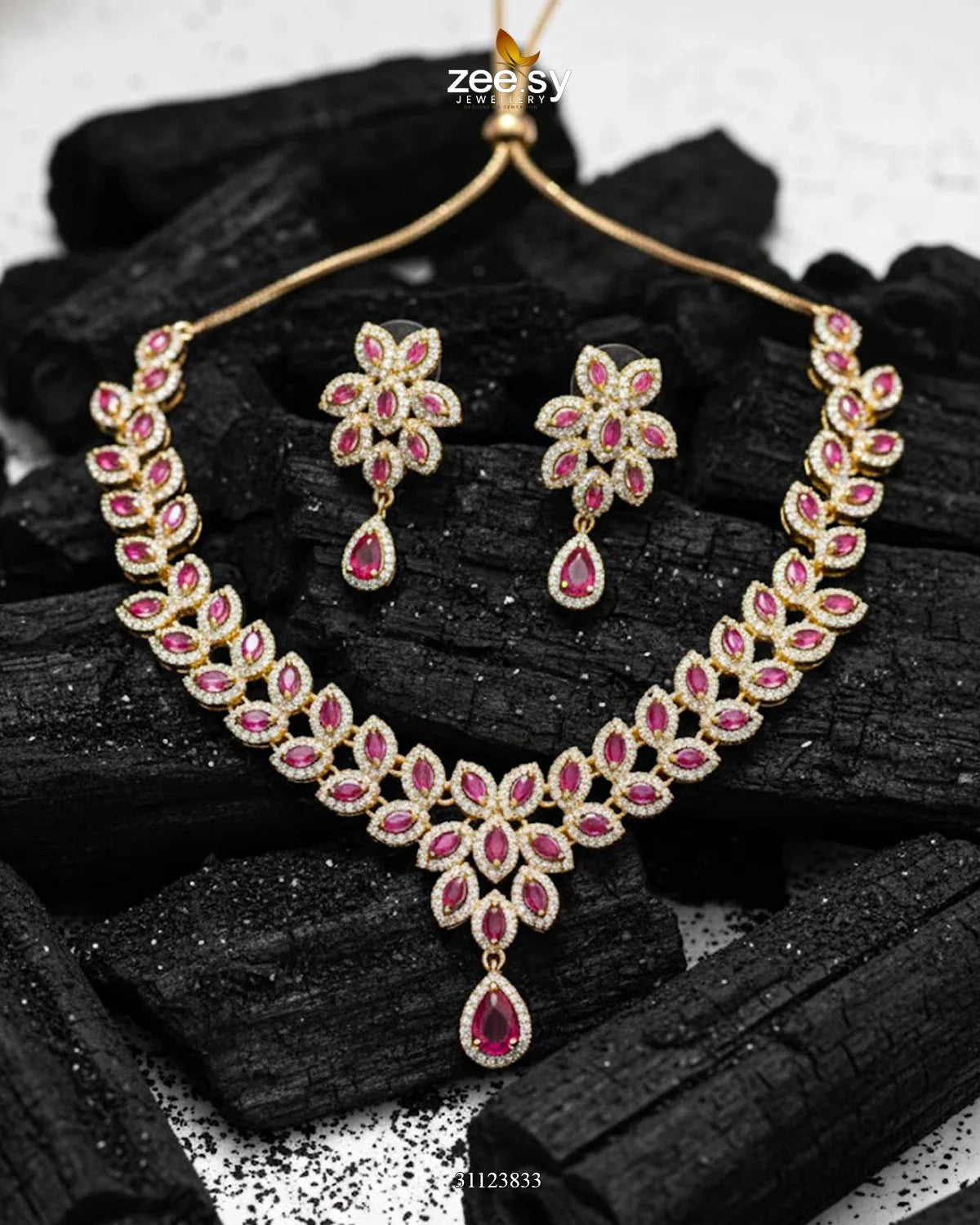 Rich Heritage Stream Necklace Set